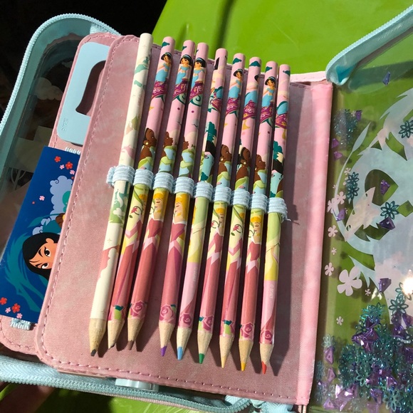 NWT Disney Princess art set - Picture 5 of 9